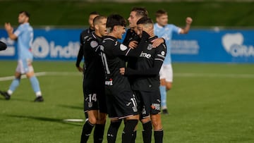 LUCENA (CÓRDOBA), 30/10/2024.- Los jugadores del Leganés celebran el gol de Munir El Haddadi (d) durante el partido de primera ronda de Copa del Rey que Ciudad de Lucena y CD Leganés disputan este miércoles en el estadio municipal de Lucena. EFE/Salas