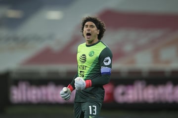 Junto con Corona, Ochoa sigue en activo dentro de la Liga Mx, siendo hoy en día el títular indiscutible en el América