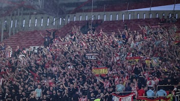 Hinchas del Atlético, en el estadio Da Luz.