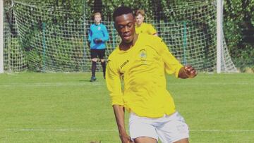 El jugador Joel Lobanzo mientreas entrenaba con el equipo belga.