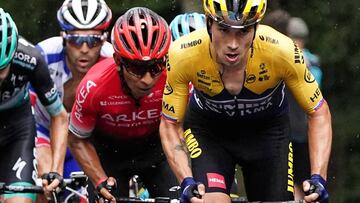 Col De Porte (France), 13/08/2020.- Slovenian rider Primoz Roglic (R) of Jumbo-Visma and Colombian rider Nairo Quintana (2-R) of Team Arkea-Samsic climb the last kilometers of the Col de la Porte during the 2nd stage of the Criterium du Dauphine cycling race over 135km between Vienne and Col de Porte, France, 13 August 2020. (Ciclismo, Francia, Eslovenia) EFE/EPA/EDDY LEMAISTRE