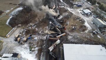 FILE PHOTO: Drone footage shows the freight train derailment in East Palestine, Ohio, U.S., February 6, 2023 in this screengrab obtained from a handout video released by the NTSB. NTSBGov/Handout via REUTERS THIS IMAGE HAS BEEN SUPPLIED BY A THIRD PARTY./File Photo