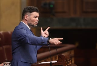 El portavoz de Esquerra Republicana de Catalunya, Gabriel Rufián, en una sesión de control al Gobierno , en el Congreso de los Diputados, a 11 de febrero de 2026, en Madrid (España). El pleno acoge el primer cara a cara del año entre el líder de la oposición y el presidente del Gobierno, el cual comparece para dar explicaciones sobre los recientes accidentes ferroviarios que provocaron 47 muertos y dar cuenta de la posición del Ejecutivo sobre el contenido de las últimas reuniones y foros internacionales en los que ha participado.
11 FEBRERO 2026
Eduardo Parra / Europa Press
11/02/2026