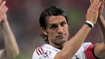 <b>RÉCORD.</B> Maldini ha igualado el récord de Dino Zoff, hasta ahora el futbolista que más partidos había disputado en la Serie A.