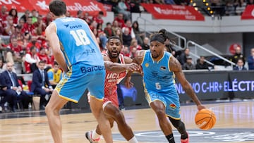 Andrew Albicy, del Gran Canaria, frente a DeJulius, del UCAM Murcia.