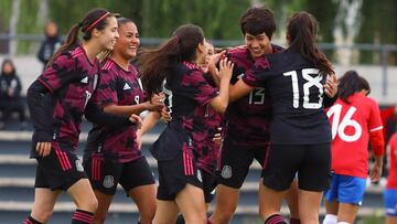 Jugadoras de la Selección Mexicana Sub 20 festejan un gol en las eliminatorias al Mundial de la categoría.