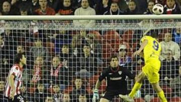 <b>UN REMATE DE TRES PUNTOS. </b>Marco Ruben batió a Iraizoz con este cabezazo en una de las primeras llegadas de la segunda mitad.