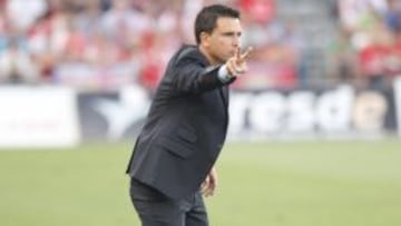 Sergio Lobera, durante el partido del playoff que la UD Las Palmas disput&oacute; ayer en Almer&iacute;a.