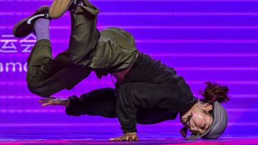 La chinca Liu Qingyi, en la final femenina de breaking durante los Juegos Asiáticos de Hangzhou 2022.