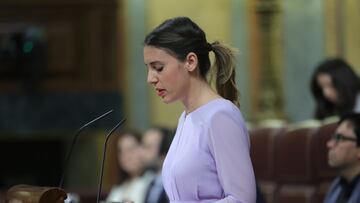 La ministra de Igualdad, Irene Montero, interviene durante una sesión plenaria en el Congreso de los Diputados, a 20 de abril de 2023, en Madrid (España). Durante la sesión plenaria, se ha debatido la convalidación del decreto ley para prorrogar hasta final de año la denominada 'excepción ibérica', un mecanismo que entró en vigor en junio del año pasado para abaratar el precio de la electricidad mediante el desacoplamiento del gas en el mercado eléctrico. El Gobierno aprobó el pasado 28 de marzo en Consejo de Ministros el decreto que incluye la prórroga del mecanismo, que básicamente desliga la evolución del precio del gas del precio de la electricidad, dados los fuertes incrementos que la materia prima había registrado a raíz de la guerra en Ucrania.
20 ABRIL 2023;CONGRESO;PLENO;GAS;UCRANIA
Jesús Hellín   / Europa Press
20/04/2023