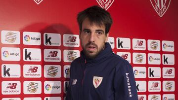 Be&ntilde;at, en la sala de prensa de Lezama