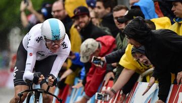Great Britain's Christopher Froome competes during a 14 km individual time-trial, the first stage of the 104th edition of the Tour de France cycling race on July 1, 2017 in and around Dusseldorf, Germany. / AFP PHOTO / PHILIPPE LOPEZ