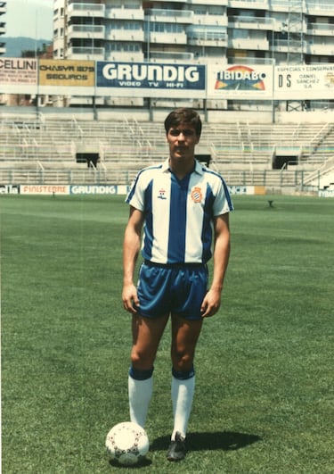 Ele jogou com Aspianol na temporada 1987-88.  