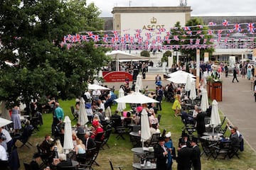 Ascot vuelve lleno de looks extravagantes y mucho glamour