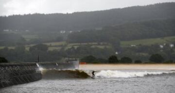 El parque de surf, que costó 22.8 millones $, abrió sus puertas el 1 de agosto y es el primer lago artificial para practicar surf del mundo. Un mecanismo de generación de onda bidireccional es el encargado de formar las series perfectas. Con 300 metros de largo y 110 metros de ancho hará las delicias de los aficionados a este deporte. 