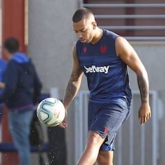 Vezo: "Mantener la portería a cero ante el Sevilla nos acercaría a ganar"