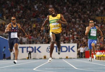 Pese a ser descalificado por salida en falso en la final de los 100 metros, ganó el oro tanto en los 200 metros como en el 4x100.