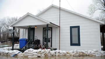 Ante la inevitable llegada del huracán Milton, el gobierno de Florida reparte sacos de arena. Conoce dónde conseguir los tuyos, según tu condado.