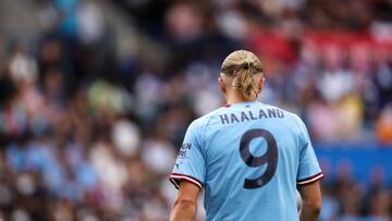 LEICESTER, ENGLAND - JULY 30: Erling Haaland of Manchester City during The FA Community Shield match between Liverpool and Manchester City at The King Power Stadium on July 30, 2022 in Leicester, England. (Photo by Matthew Ashton - AMA/Getty Images)