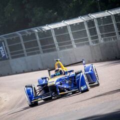 Pole para Buemi que da más emoción al título en Londres