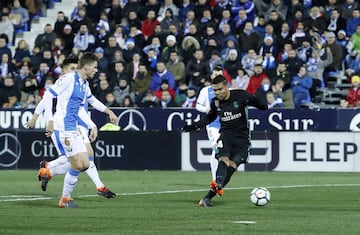 Casemiro scores the second goal for Real Madrid after a great pass from Lucas Vázquez.