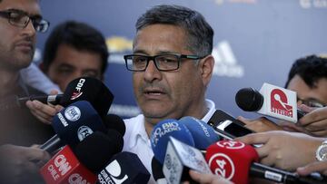 Ronald Fuentes habla despus de la conferencia de Prensa en el CDA.