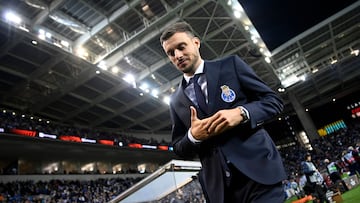 FC Porto's Argentinian coach Martin Rodrigo Anselmi is pictured before the UEFA Europa League knockout phase play-off first leg football match between FC Porto and Roma at Dragao stadium in Porto on February 13, 2025. (Photo by MIGUEL RIOPA / AFP)