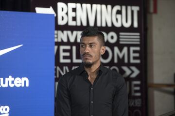 La presentación de Paulinho con el Barcelona en imágenes