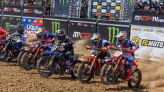 Jorge Prado (61) y Jeffrey Herlings (84), en una salida del MXGP de España 2023.