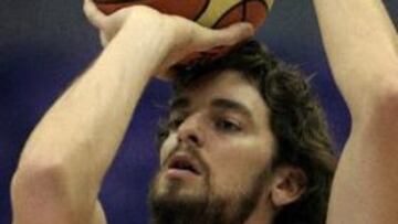 <b>FAMILIA FÉLIZ.</b> Pau se muestra contento ya que su familia podrá disfrutar de él y de su hermano Marc en el Mundial de Japón.