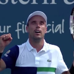 Bautista tumba a Medvedev y va a por Djokovic