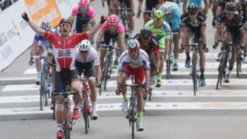 Andr&eacute; Greipel celebra su triunfo al sprint en la Vattenfall Cyclassics