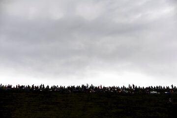 Aficionados esperando a los corredores durante la 17ª etapa del Tour de Francia de 2017.