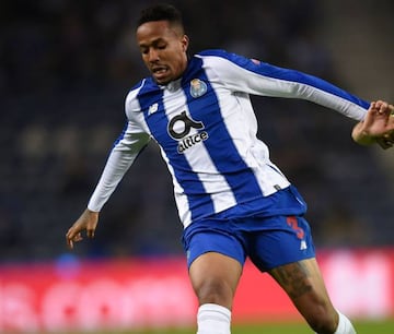 Porto's Brazilian defender Eder Militao (L) vies with Schalke 04's German forward Steven Skrzybski during the UEFA Champions League group D football match between Porto and Schalke 04 at the Dragao stadium in Porto on November 28, 2018.