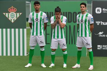 Chadi Riad, Isco y Marc Bartra.