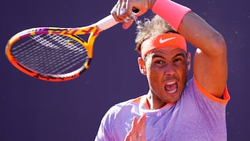 GRAFCAT2993. BARCELONA (ESPAÑA), 16/04/2024.--El tenista español, Rafael Nadal, durante su partido de primera ronda del Barcelona Open Banc Sabadell - Trofeo Conde de Godó de tenis disputado este martes ante el italiano Flavio Cobolli. Rafael Nadal ganó (2-6 y 3-6) EFE/ Enric Fontcuberta
