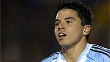 <b>HAT-TRICK</B>. Saviola ha marcado tres de los seis goles de Argentina y ya es el máximo goleador del torneo.