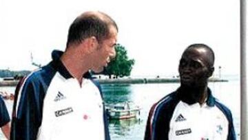 Makelele y Zizou volvieron juntos anoche a Madrid en vuelo privado.