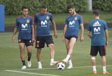 España entrena pensando en el partido contra Marruecos