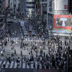 This is the Shibuya crossing in Japan: more than 2 million people pass through every day