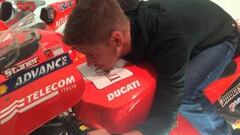 Stoner se pasó por el museo Ducati antes de ir a Sepang.