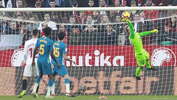 Parada de Oblak en el Sevilla-Atl&eacute;tico.