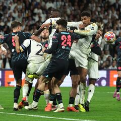 Muchas curvas al borde del precipicio