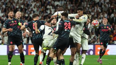 Muchas curvas al borde del precipicio