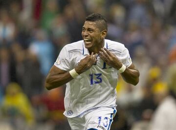 Delantero, actualmente ficha del Olimpia. Acumula 74 apariciones y 32 goles con la selección de Honduras.