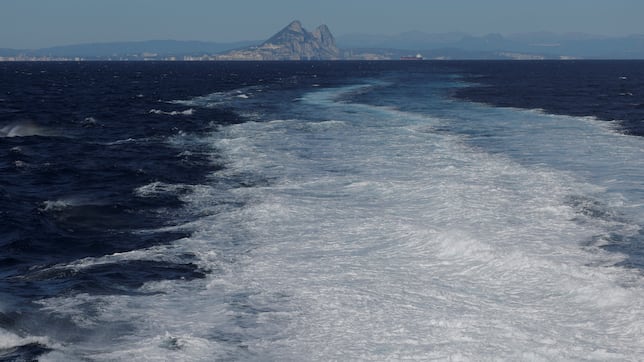 Golpe aéreo de la RAF en Gibraltar: Reino Unido se salta el espacio aéreo español para llegar al aeropuerto militar del peñón