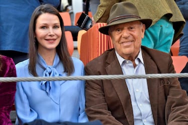 Desafortunadamente el fallecimiento de Carlos Falcó ha sido uno de los que se ha producido en los últimos días. El Marqués de Griñón también se vio afectado por el virus que azota a todo el mundo, siendo despedido por sus familiares más queridos en redes sociales. Tenía 83 años.