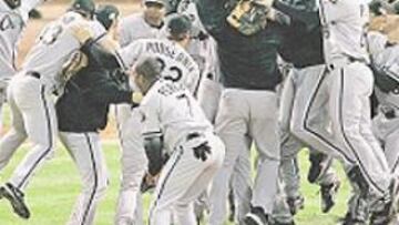 <b>ADIÓS A LA MALA SUERTE. </b>Chicago por fin estalló de alegría.