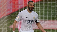 Karim Benzema, delantero del Real Madrid, celebra su gol al Eibar.