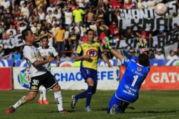 Paredes ya sacó el remate para el ajustado 1-0 de Colo Colo sobre la U. de Conce.